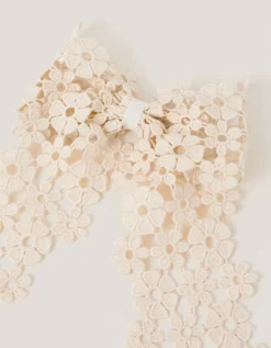 Daisy Lace Bow Hair Clip
