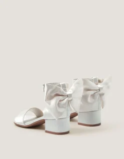 Two-Part Bow Heels Ivory